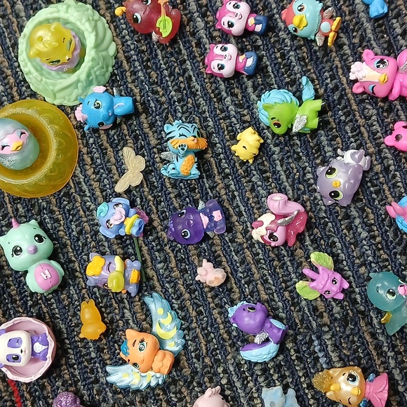 Lot of 59 Hatchimals And Accesories - Picture 8 of 10